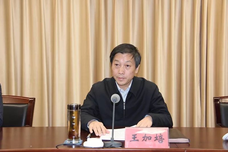 王加培指出会上,市委常委,常务副市长王加培发表了重要讲话.