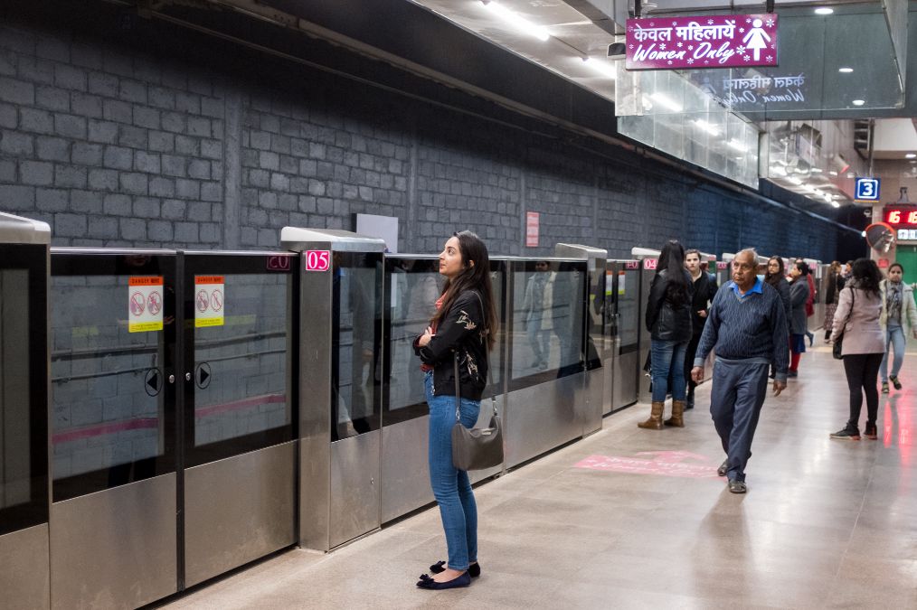 原創
            印度首都地鐵實拍：為了保護女人，每條線路都有女人專用車廂 旅遊 第5張