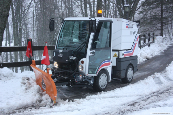 道路宝Dulevo850Mini化身扫雪车道路积雪不用怕