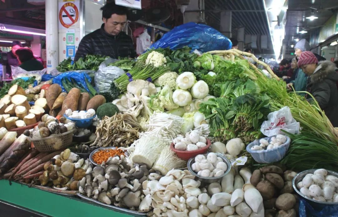 "菜篮子"量足价稳春节不打烊,助力买汰烧任性买买买,场面超火爆