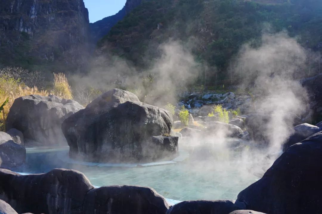 大理还藏了一个最美的天然温泉——石门关温泉,冬日约