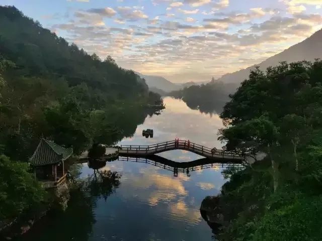 初一至十五 天天发团 168起 莆田九龙谷森林公园 竹筏泛舟 银河飞梭 玻璃天桥 网红彩虹喊泉1日游 雪花新闻