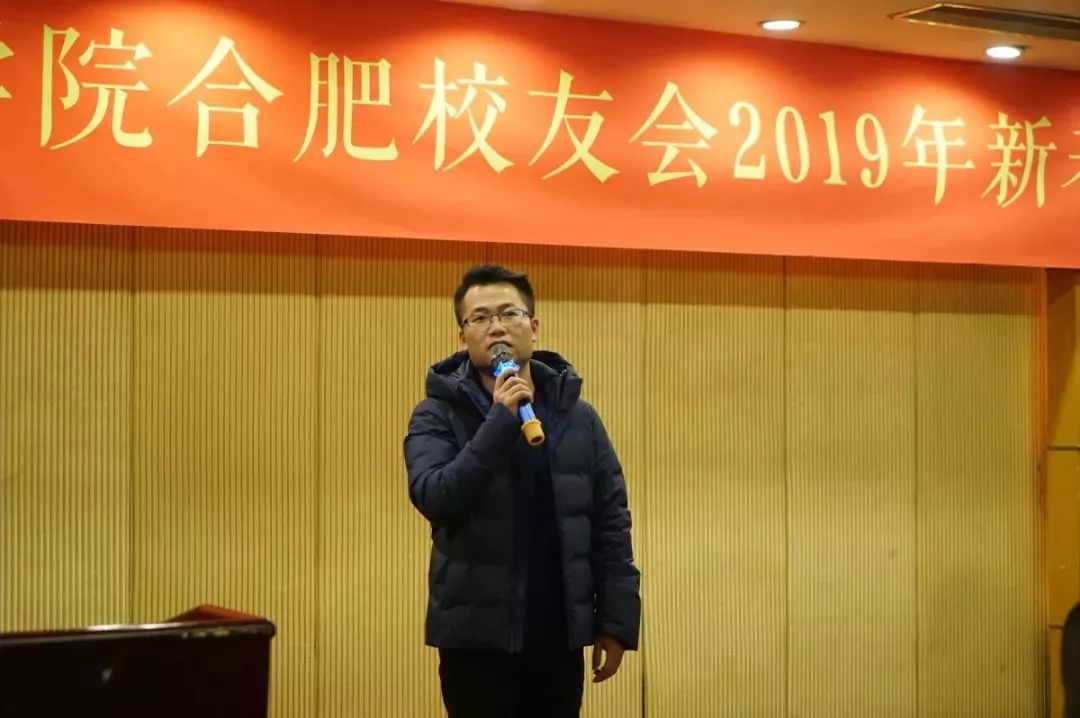 校友总会会长张东旭,校党委副书记,校友总会常务秘书长唐立军博士