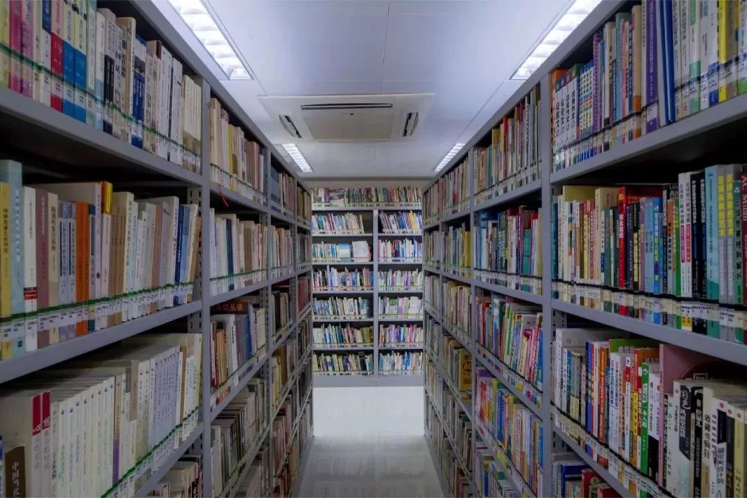 越秀区图书馆北京分馆试开放开在家门口轻松自助借还书