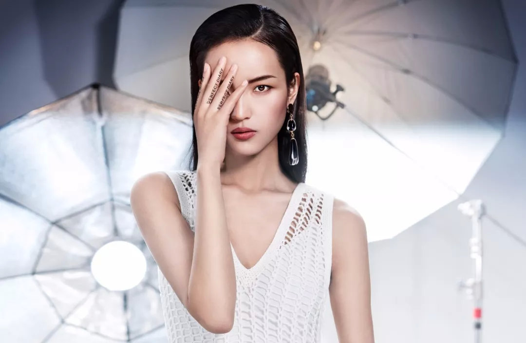 国模年度总结!谁是2018年最当红的中国女模特?