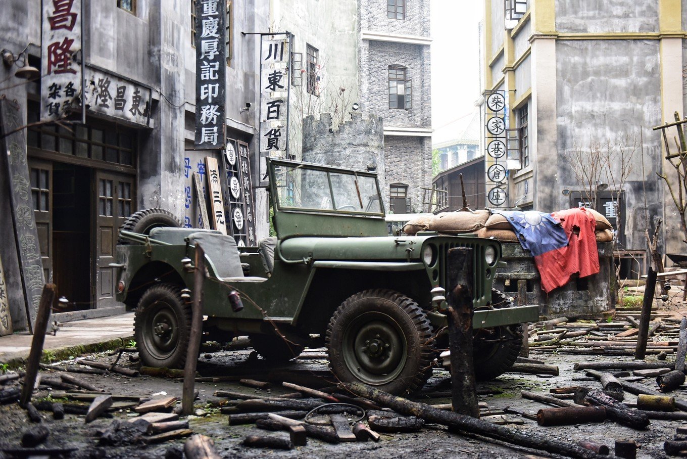 走进两江国际影视城民国街穿越到七八十年前的陪都重庆