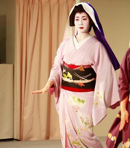 原創
            她出身於上流社會，卻甘為藝術獻身，成為日本最好的藝伎 歷史 第2張