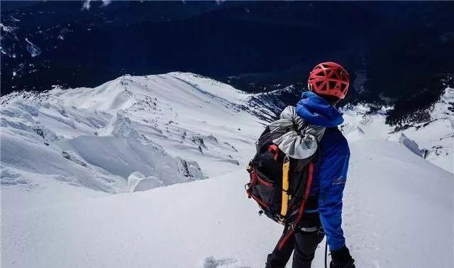 网红"比基尼登山女"失足坠亡,找到时已冻僵_吴季芸