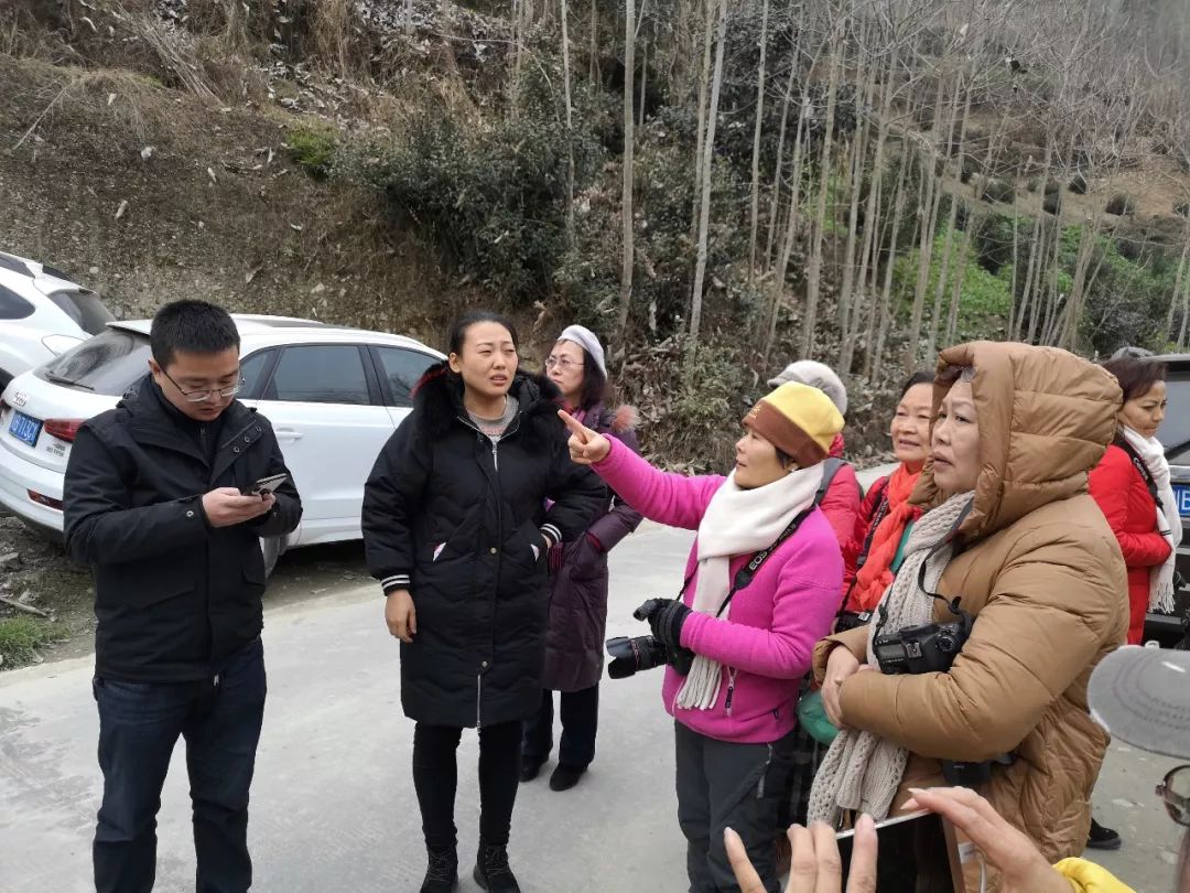 绵阳市女摄影家协会赴平武锁江羌族乡开展送摄影下乡活动