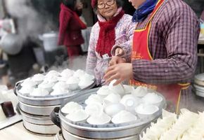 竹溪碗糕,500年历史的风味小吃年货节现场,竹溪"吃货女神"的将带领