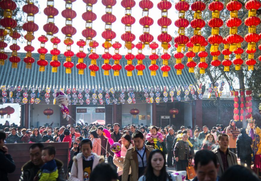 今年,关林庙会联合 在隋唐城遗址植物园举办的庙会 组成洛阳庙会"