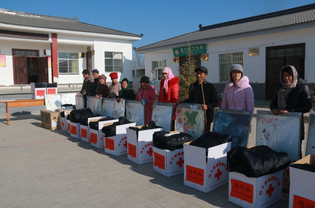 市委宣传部赴泾川县荔堡镇帮扶村走访慰问贫困户