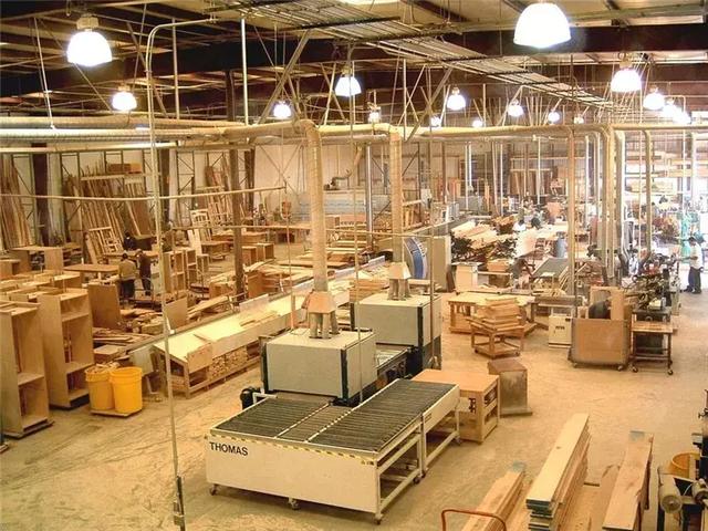 传统家具厂:老员工多,年后返岗意愿强在某家具制造重镇,很多实木类