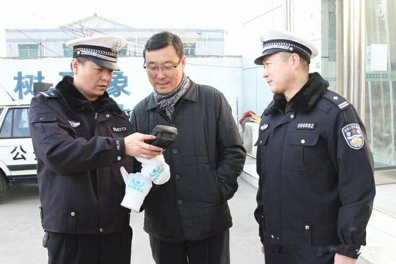 在三门峡督导期间,刘士彪副总队长一行听取了交警部门