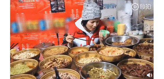 劉濤假裝老板娘賣水煮，網友說，把老板娘一起打包帶走 娛樂 第1張