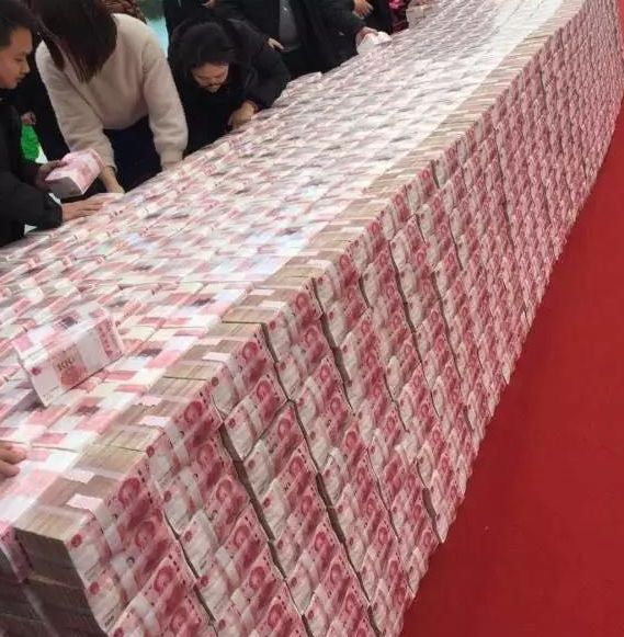 深圳皇岗村分红发了35亿现金分红人民币垒成墙村民回应了