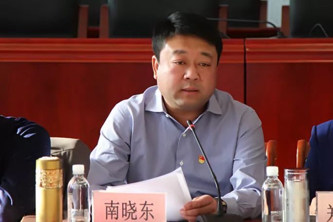 镇党委书记南晓东同志对各基层党组织书记抓党建工作给予了充分肯定