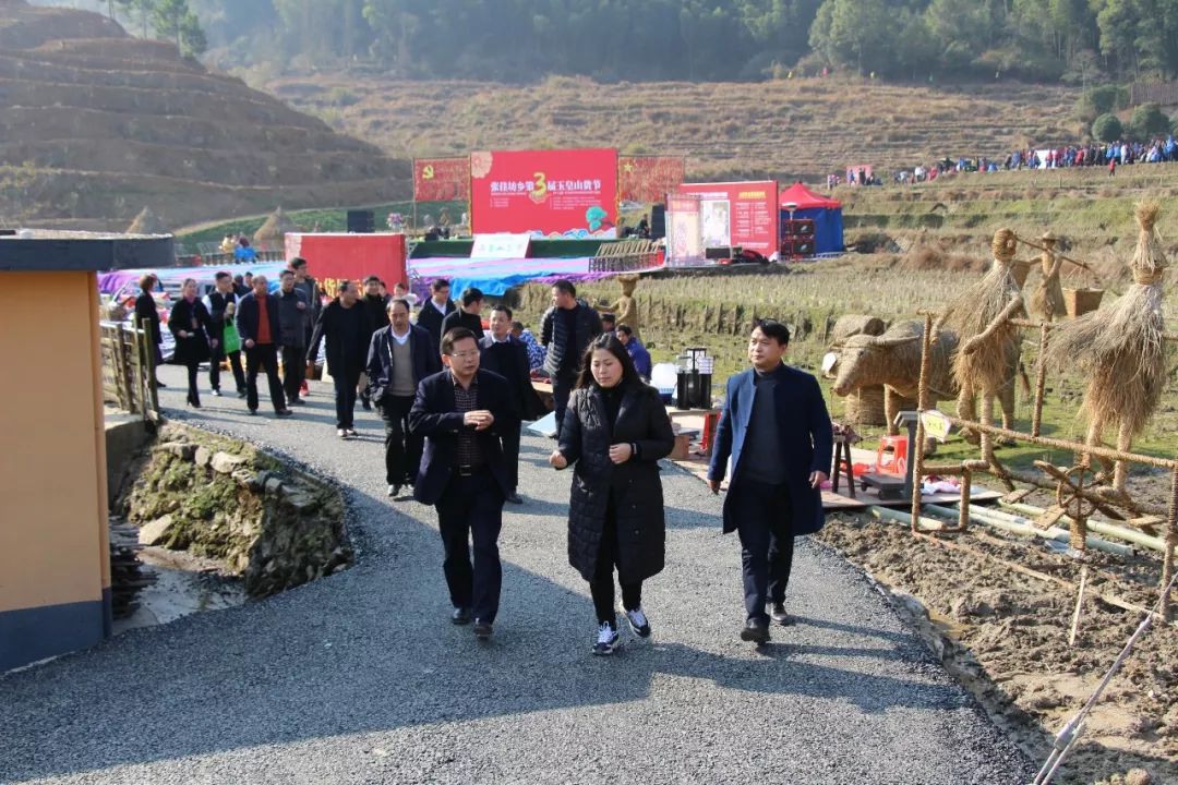 "玉皇山货节"闹腾了这个静谧小山村_张佳坊乡