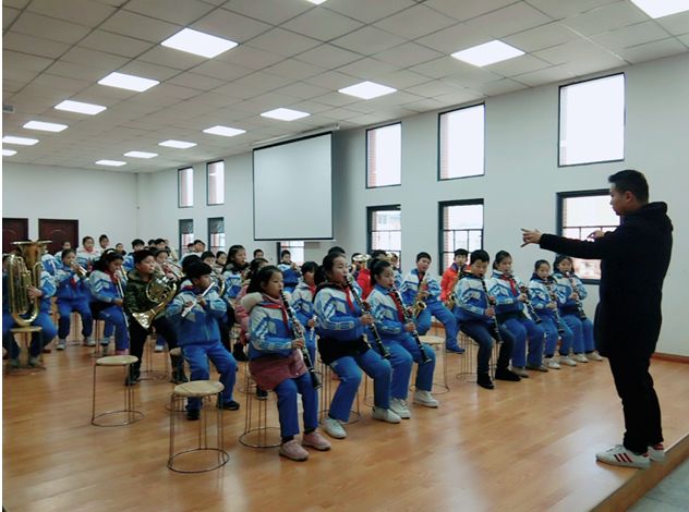 九华吉利学校举行交响乐团周年汇演_湘潭市