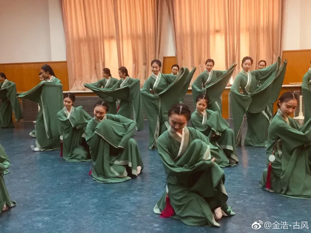 图片: 金浩-古风 北京舞蹈学院教授  返回搜             责任编辑