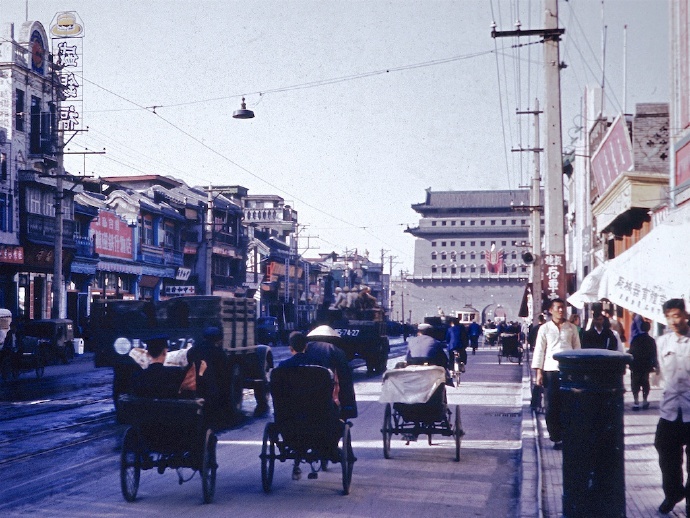 这是1957年的北京老照片,图五的轿车太气派了