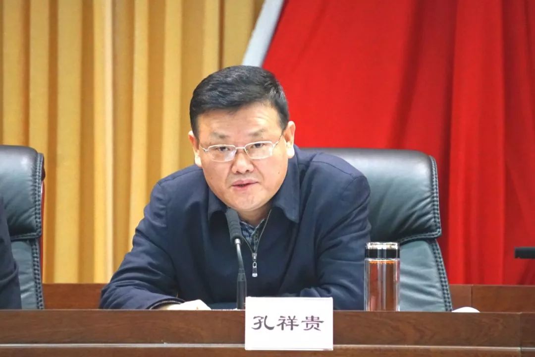 孔祥贵主持会议司法厅党委委员,副厅长孔祥贵主持会议,并通报了2018