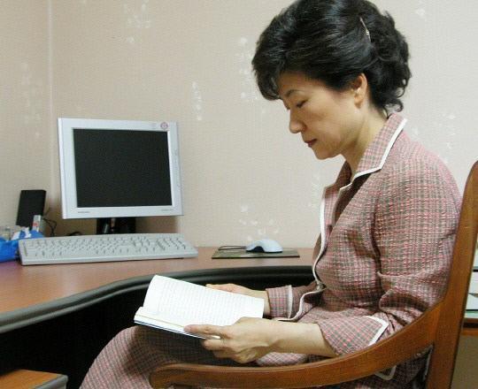 尷尬！樸槿惠在監獄最愛的日本小說 被禁售了 未分類 第1張