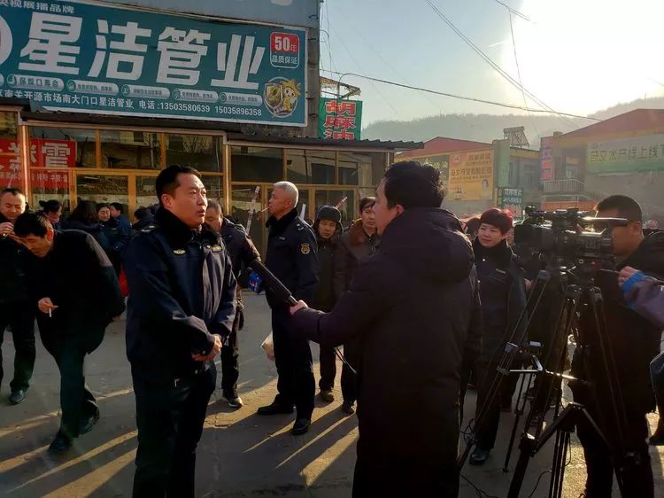 领导有:吕梁市城市管理综合行政执法队队领导赵光峰,莲花大队薛向华