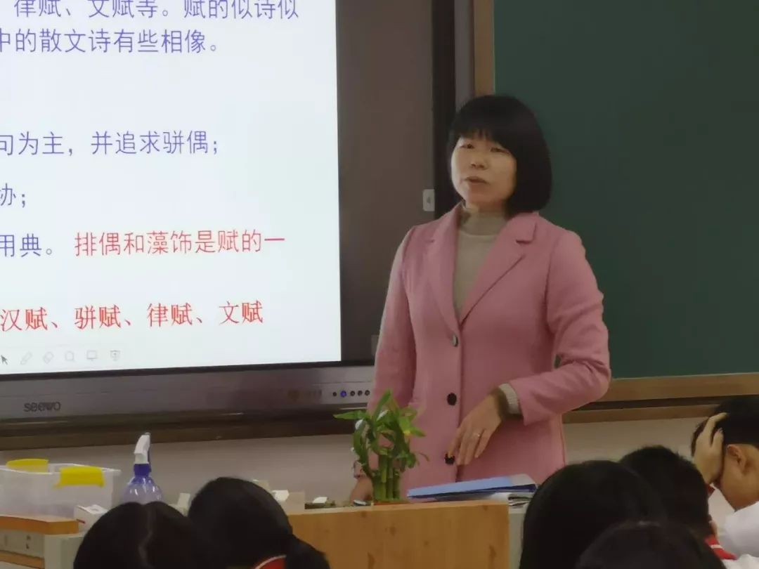 吴梅华老师在上课(高一语文)沈斌老师在上课(高三化学)张香珠老师在