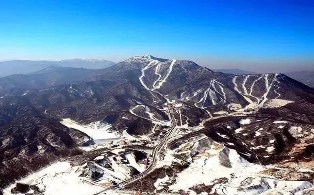 再不去滑雪冬天就要过去啦！国内10大滑雪胜地谈球吧体育(图1)