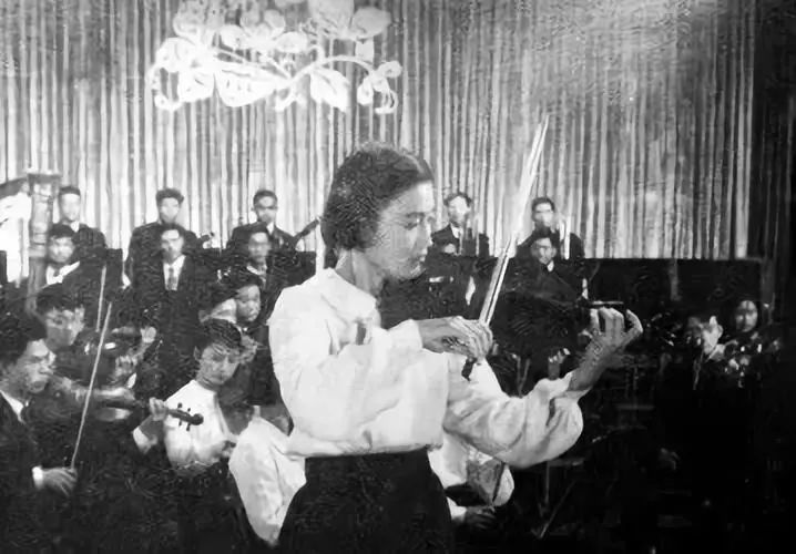 1959年,俞丽拿首次在上海兰心大戏院公演《梁祝》