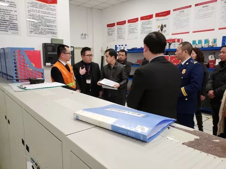 1月23日,江岸区副区长熊俊率队开展大型商业综合体消防安全检查.