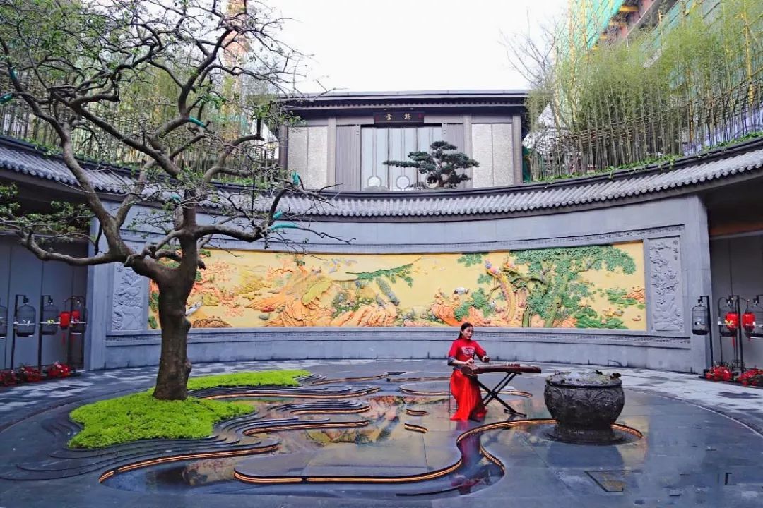 十五米巨型灰塑"百鸟朝凤",位于白云新城建发央玺