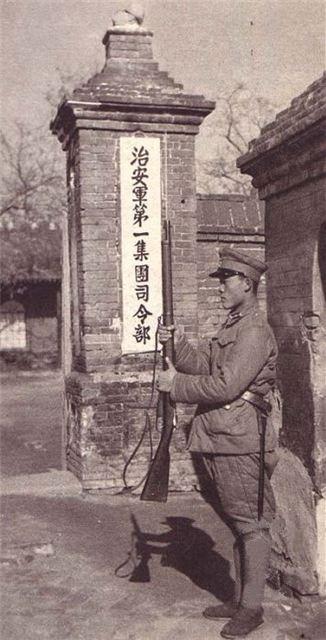 老照片:抗战时期接受日本检阅的精锐伪军!