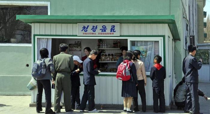 北韓：男人在大學當老師獲獎大房子，老婆擺地攤賺錢買了鋼琴人 未分類 第5張