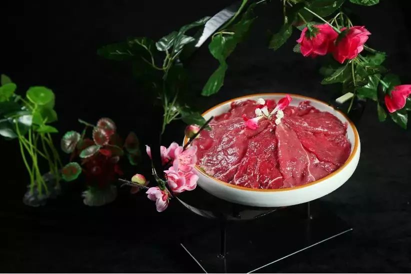 菜品精美 份量足 让你百吃不厌 水晶牛肉 吃货必点菜 特色摆盘 大片