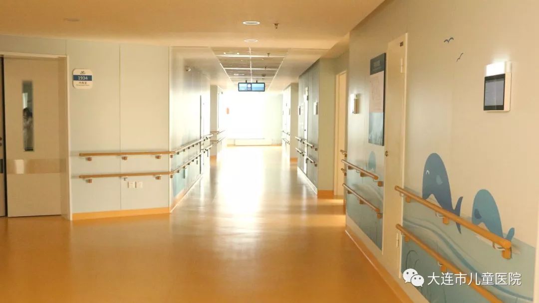 通透的病房走廊