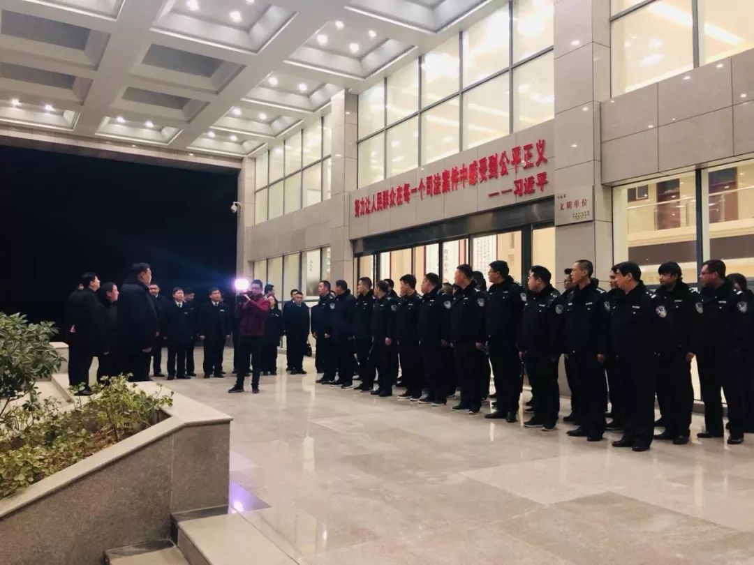 唐河县法院今晨,执行人12人,拘留8人