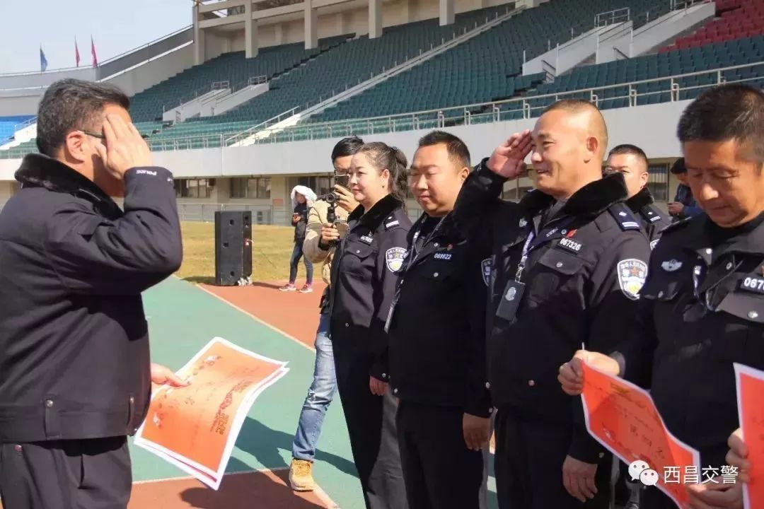 西昌交警牛!