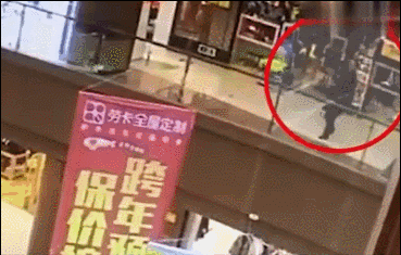 畜生！男子抱6歲女孩從商場3樓扔下，隨後跳樓！原因讓人氣憤！ 親子 第1張
