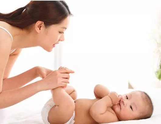                     【母爱时光-妈妈课堂】这些运动有利于婴幼儿生长发育，帮宝宝长高高！