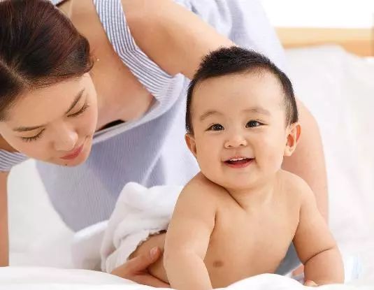                     【母爱时光-妈妈课堂】这些运动有利于婴幼儿生长发育，帮宝宝长高高！