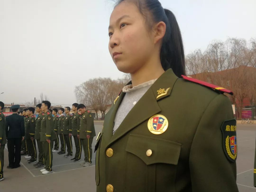 太谷这所学校的校服火了学生看校服就知道有多严