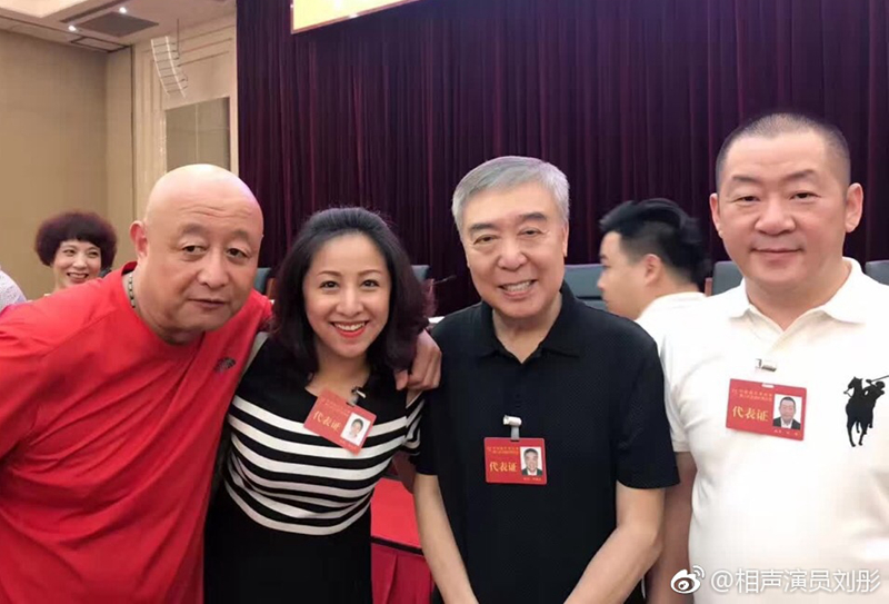 师胜杰弟子刘彤,李菁献艺迎新春晚会,师娘参加,义子陈寒柏缺席_相声