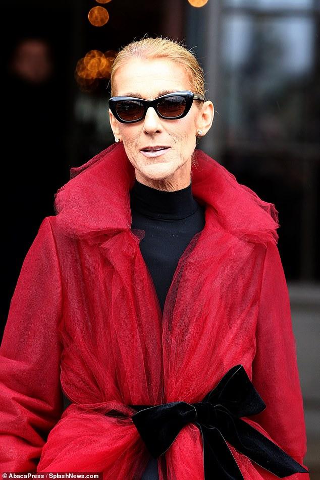 50岁美声天后席琳迪翁艳惊巴黎高定时装周，镜头下瘦骨嶙峋，真实一面让人心