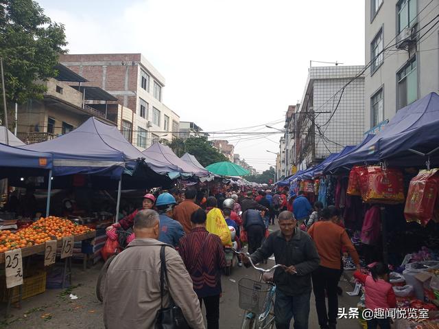 小编今天正好来到广西宾阳县黎塘镇,发现这里热闹非凡,到处充满了年味