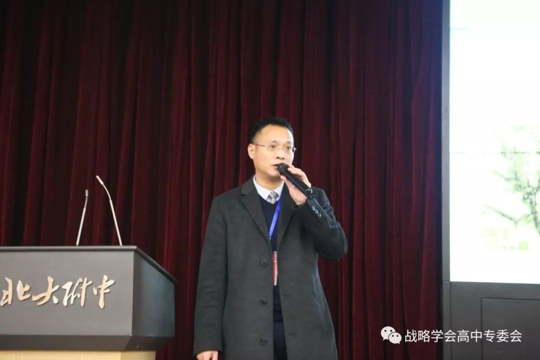 邵江良副校长简要介绍了杭州二中的历史沿革和办学成绩,分享了学校的