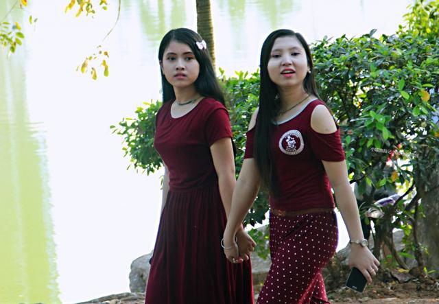 和中国女人还是有些不一样实拍:缅甸大街上的