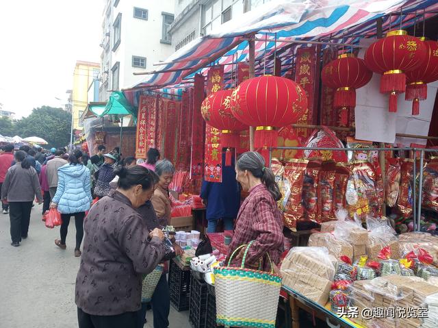 今天是小年,走进广西乡镇集市,发现这里人山人海,很好玩