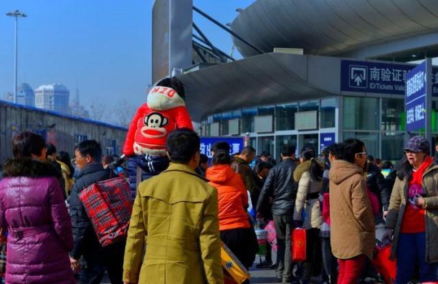 农民工占春运人口比例_春运农民工返乡图片(3)